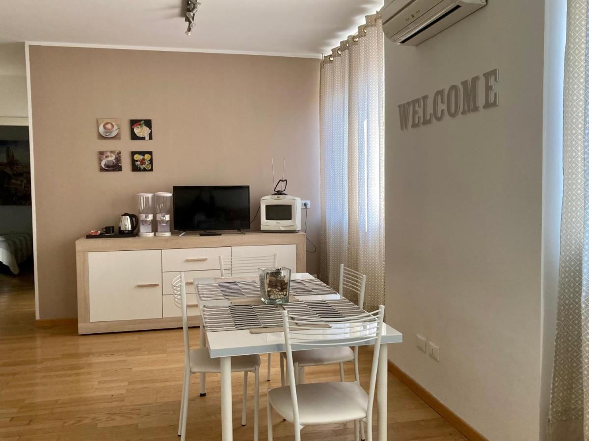 The Little House In Bergamo Appartement Buitenkant foto