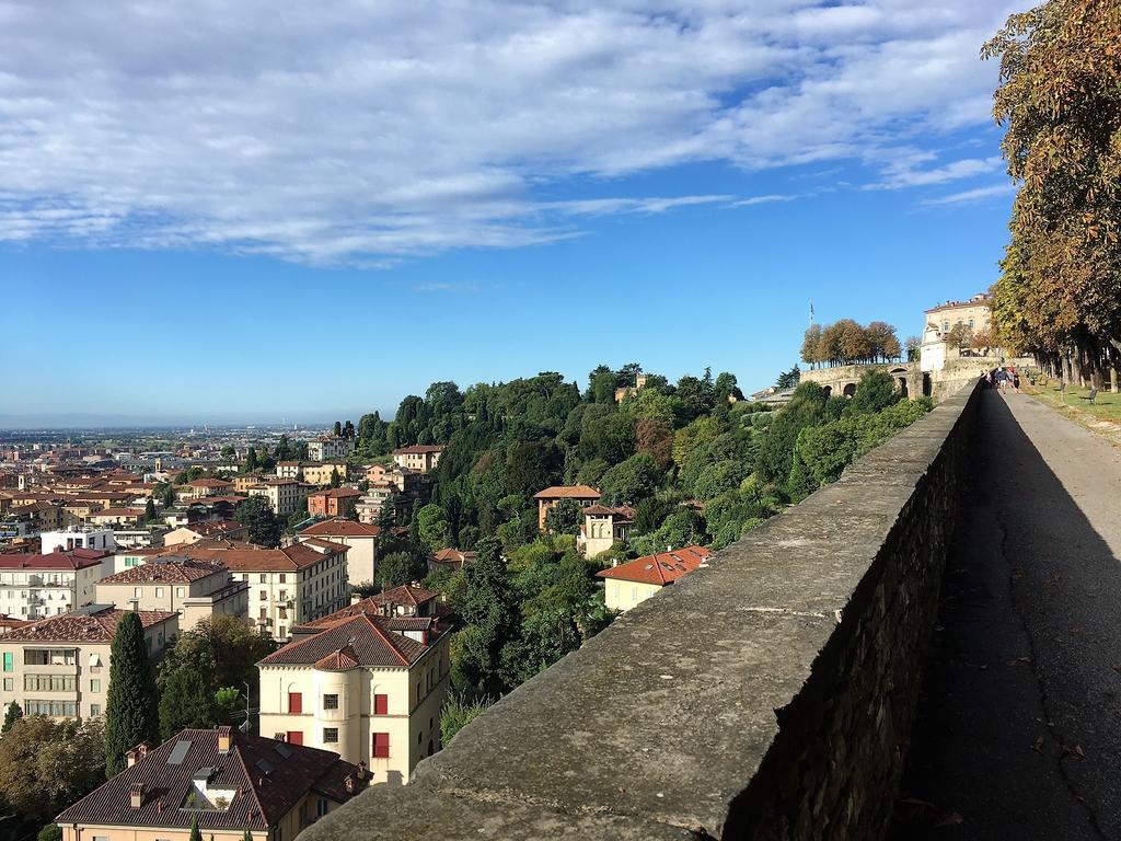 The Little House In Bergamo Appartement Buitenkant foto