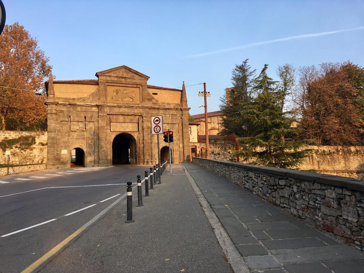 The Little House In Bergamo Appartement Buitenkant foto